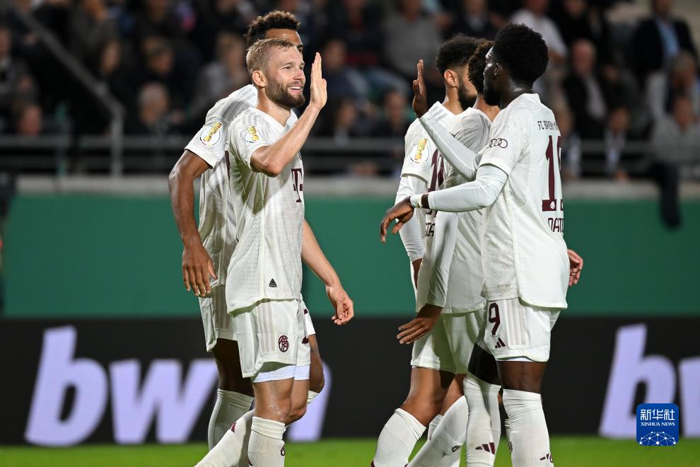 稳定！马尔卡宁全场18中11轰30分8篮板